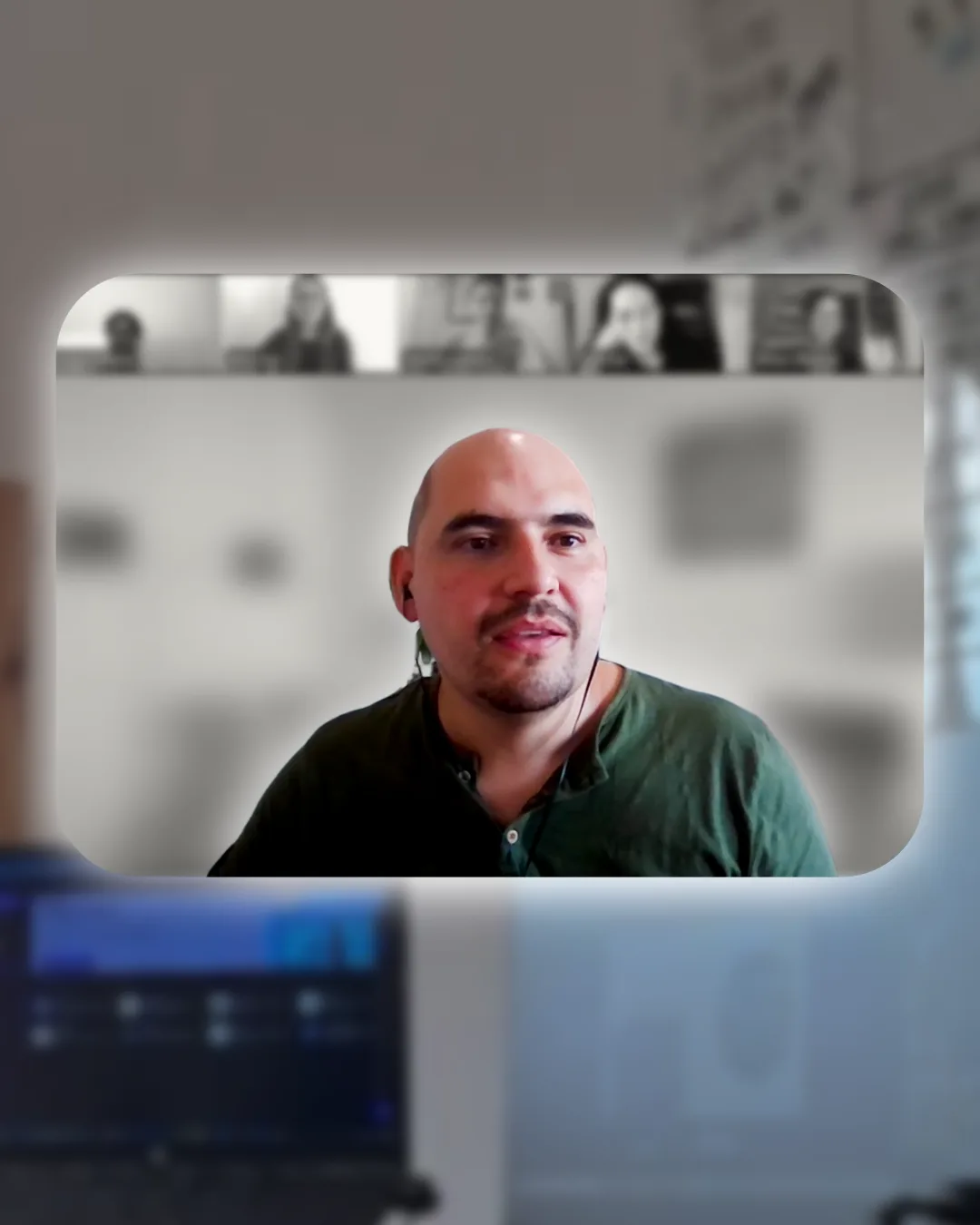 Caracciolo Colmenares durante una lezione di marketing digitale e formazione professionale